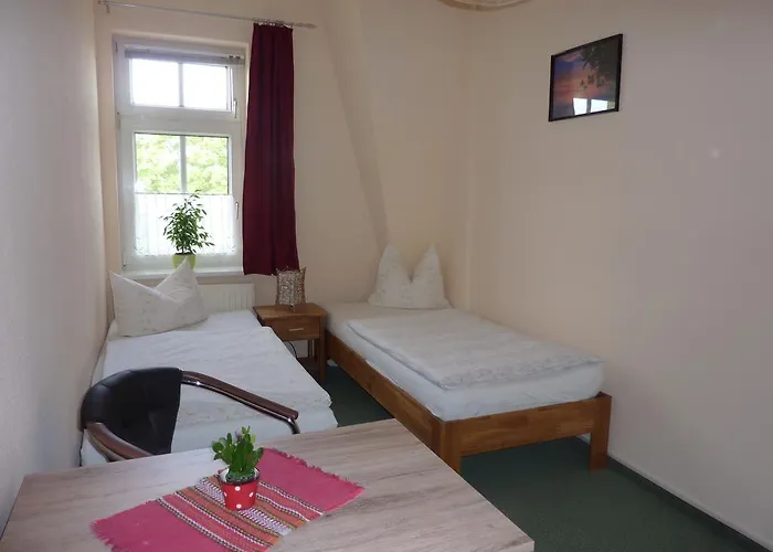 Maerkische Bauernstube בית הארחה שורפהייד